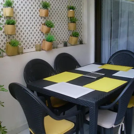 דירה Rez De Jardin Privatif A 150m De La וילפראנש-סור-מר