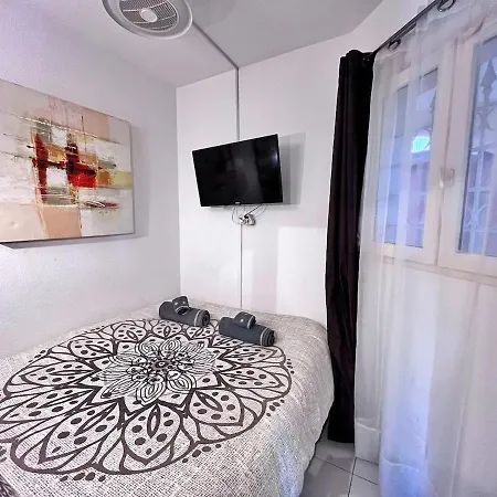 דירה Rez De Jardin Privatif A 150m De La וילפראנש-סור-מר